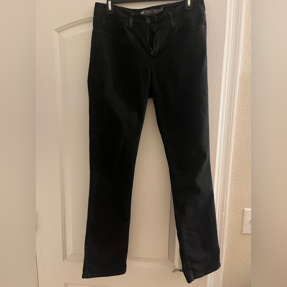 Levi jeans- Demi Curve straight leg